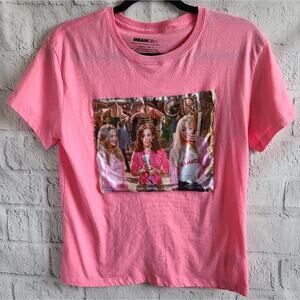 Cute Mean Girls We Wear Pink Mall Scene Graphic Tee Large